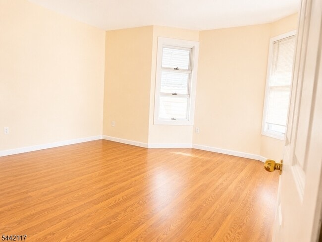 Building Photo - 316 Clifton Ave