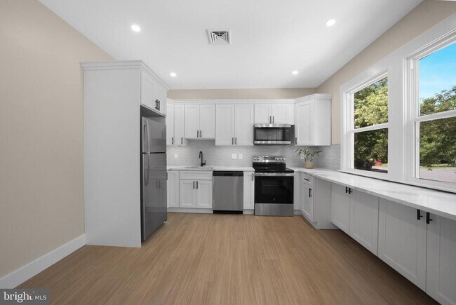 Building Photo - 71 Dreamland Park Dr