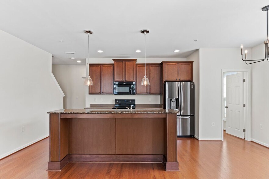 Building Photo - 3030 Meridian Cmns