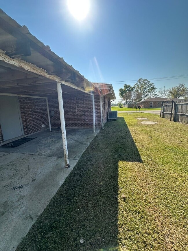 Building Photo - Newly renovated 3 bedroom 2 bath in East Houma