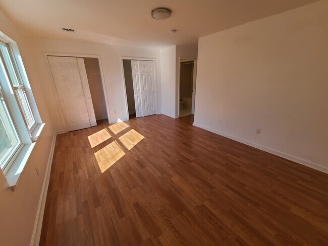 Building Photo - 75 Woodlawn Ave