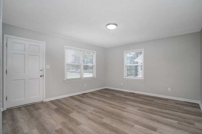 Building Photo - 580 Starling Way