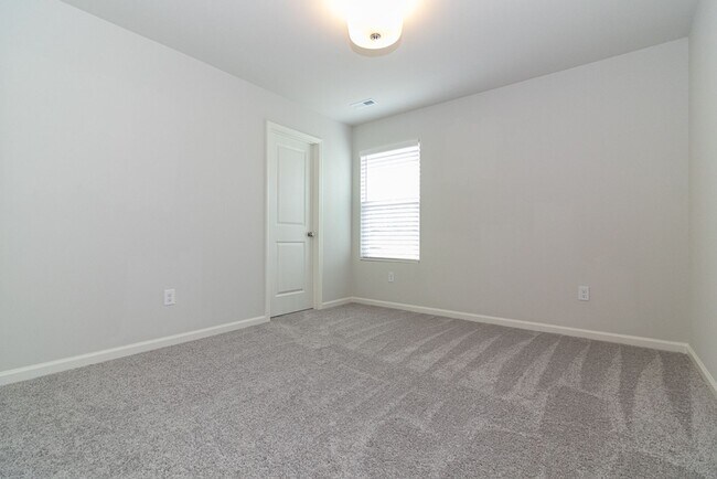 Building Photo - 104 Ashwood Ave