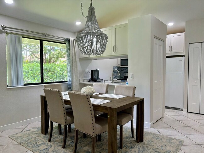 Building Photo - 216 Club Dr