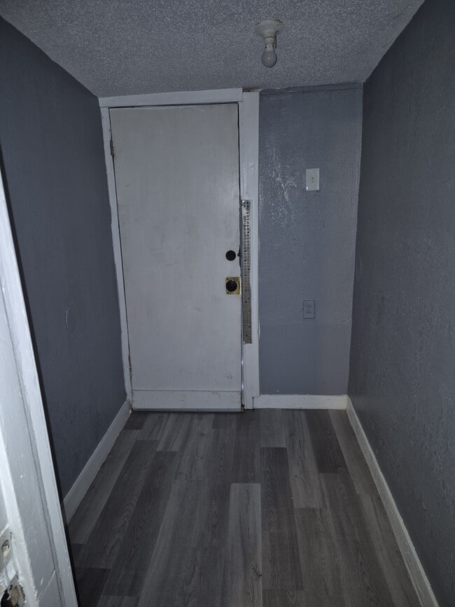 Building Photo - 6135 Emerald Ave