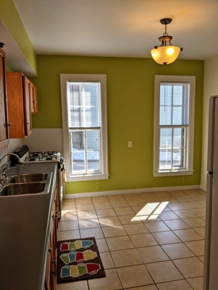 Kitchen - 330 Henry Ave SE