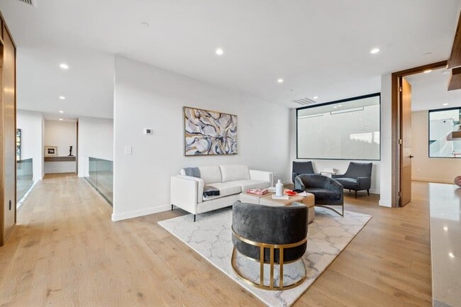 Building Photo - 3500 Cactus Wren Way