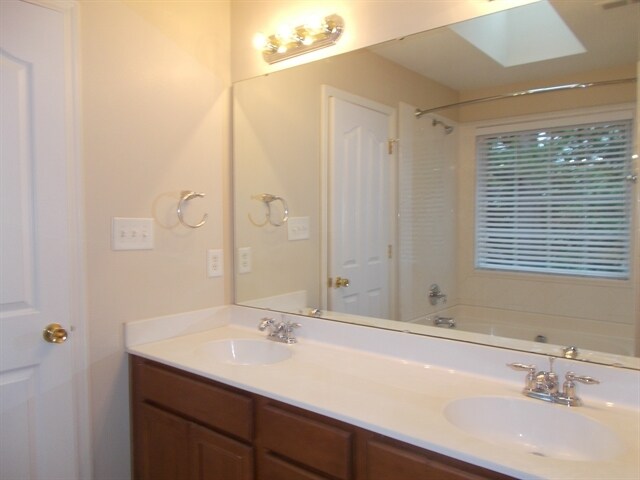 Building Photo - 1505 Bucklebury Ct