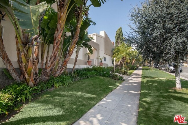 Building Photo - 916 15th St