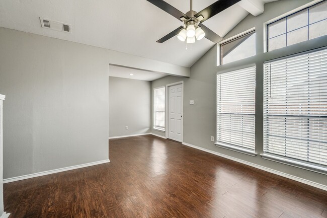 Building Photo - 115 Peachtree Ct