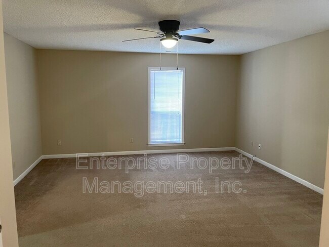 Building Photo - 384 Sherburne Cove