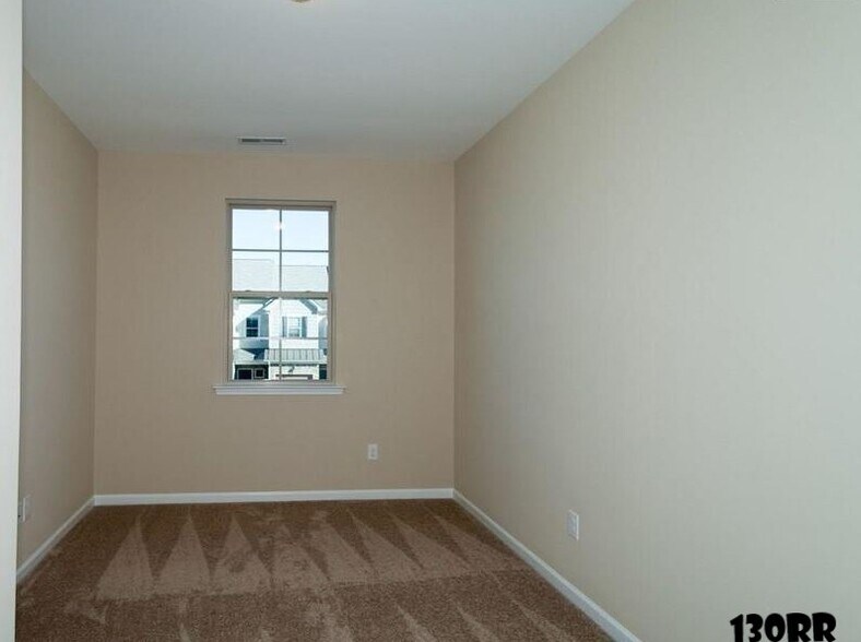Building Photo - 130 Rubrum Dr