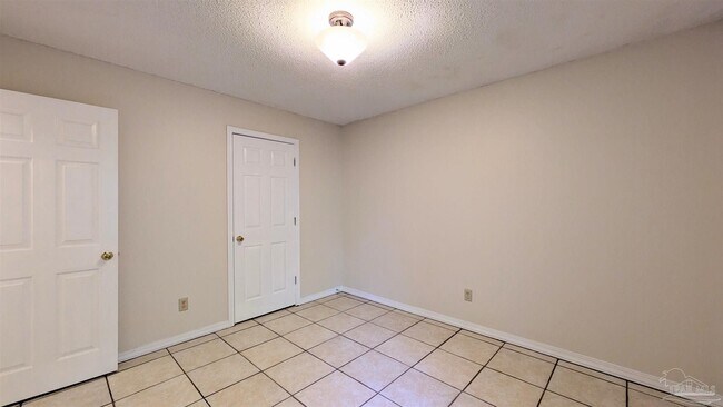 Building Photo - 1485 Pine Ln Dr