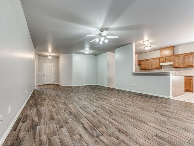 Building Photo - Well kept home in Edmond + 3 bedrooms + Office + Edmond Schools