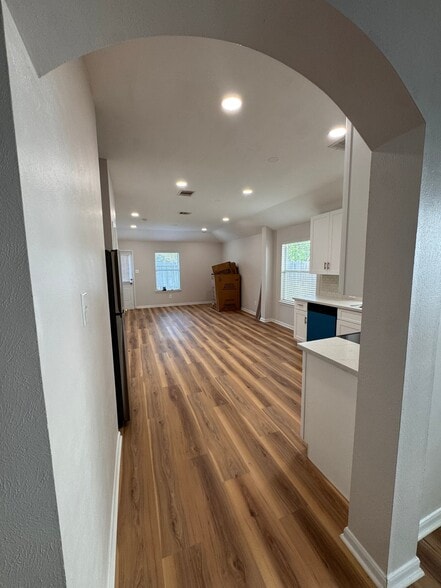 Building Photo - 7618 Legacy Pines Dr
