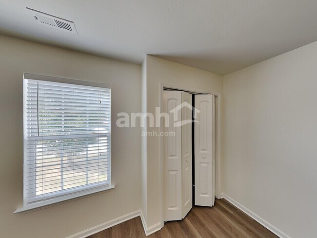 Building Photo - 10717 Pointer Ridge Dr