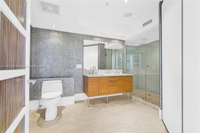 Building Photo - 16699 Collins Ave