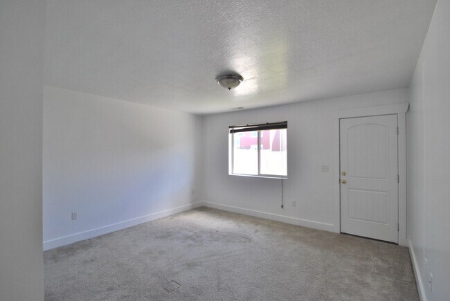 Building Photo - 387 S 1250 E