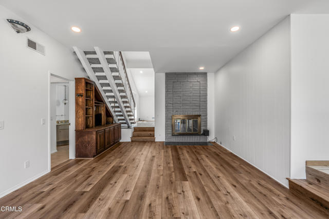 Building Photo - 327 Bethany St