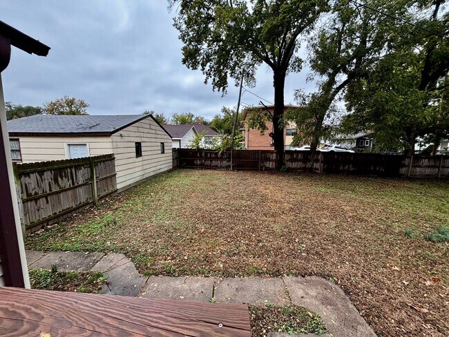 Building Photo - Italian Estates Property Management