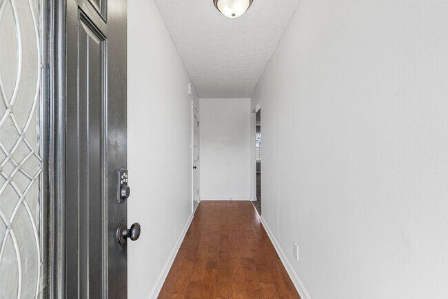 Building Photo - 100 Gleaves Ln