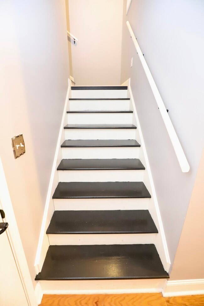 Building Photo - 1855 Beachforest Way