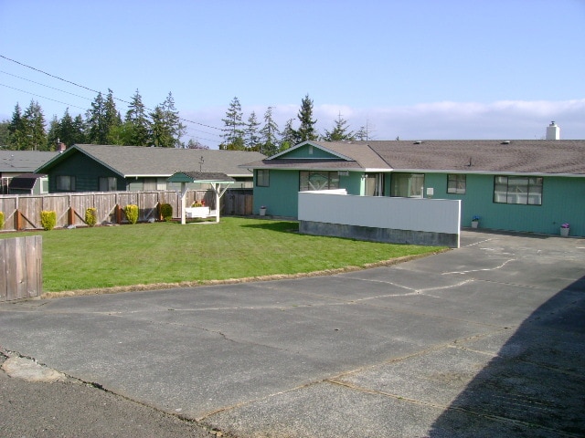 Building Photo - 1420 W 10th St