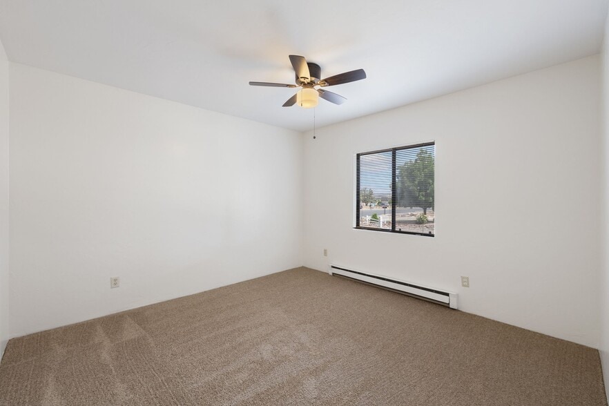 Building Photo - 1299 N Tapadero Dr