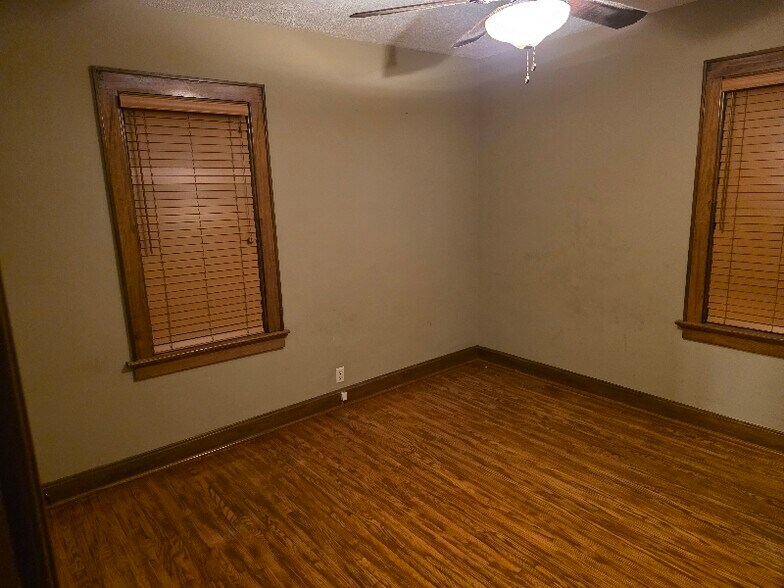 Building Photo - 727 S Rotherwood Ave