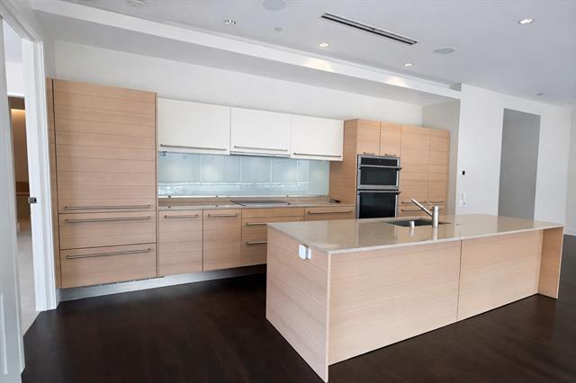 Building Photo - 2408 Victory Park Ln