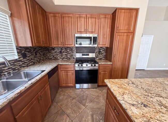 Building Photo - 3630 Vanderbilt Dr