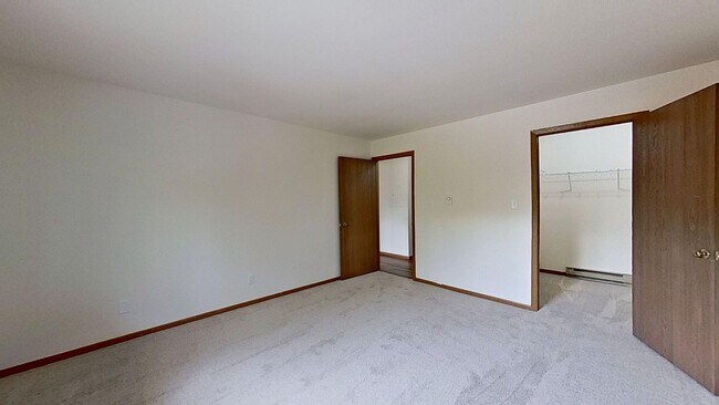 Building Photo - RENT SPECIAL - Renovated Upper 2 Bedroom 2 Bathroom Apartment Available