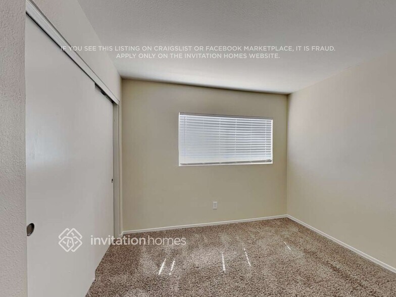 Building Photo - 8030 W Paradise Dr