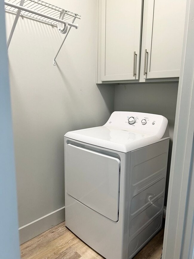 Building Photo - WATERFRONT CONDO FOR RENT