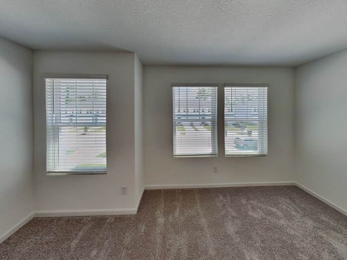 Building Photo - 590 Holly Lks Dr