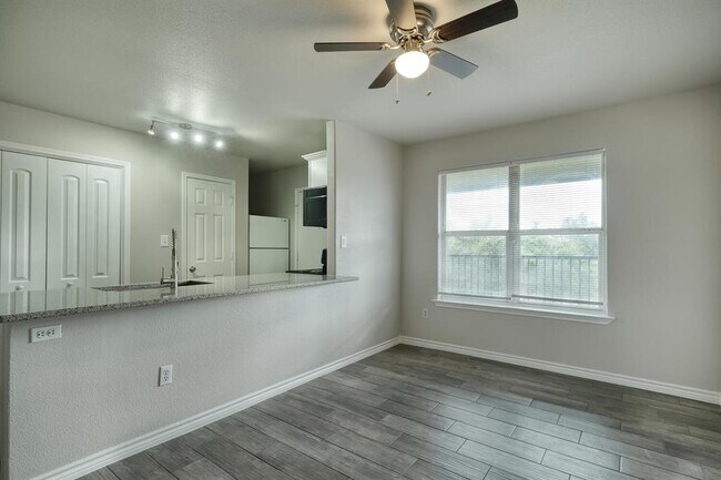Building Photo - 107 Castleberry Ct