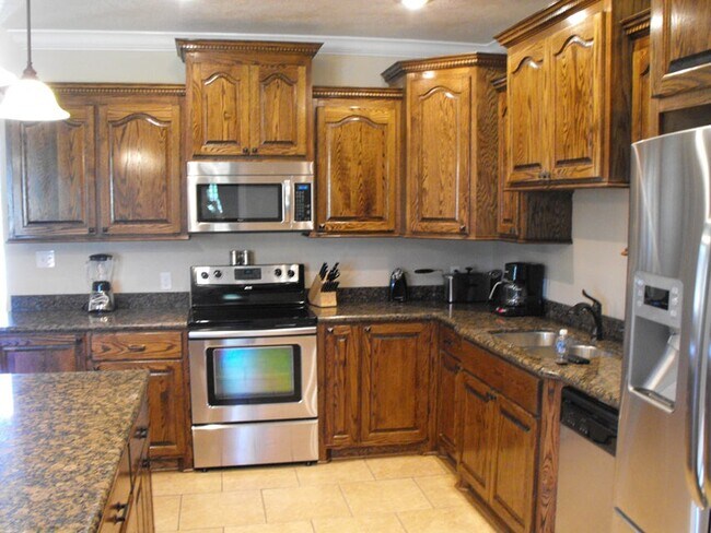 Building Photo - 147 Smithbrook Rd