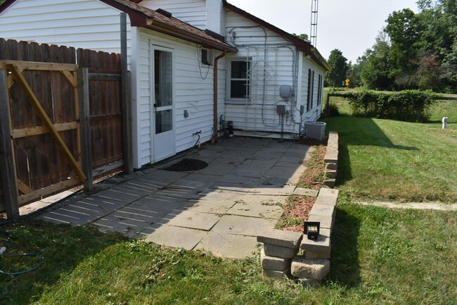 Building Photo - 12790 Dennison Rd