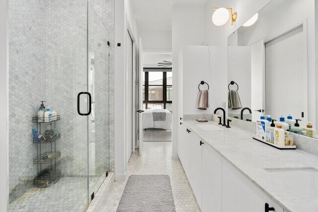 Building Photo - 800 Embassy Dr