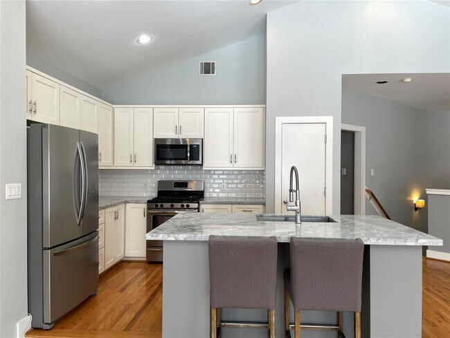 Building Photo - 9822 Samantha Suzanne Ct