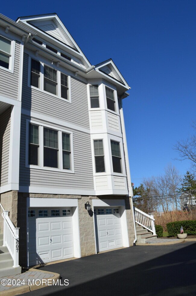 Building Photo - 606 Park Ave