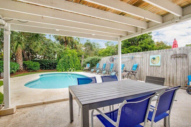 Primary Photo - 86 Cobia St