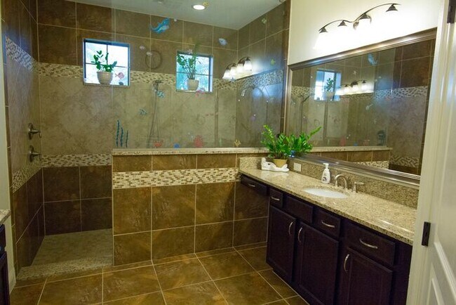 Building Photo - Beautiful 4 Bedroom/4 Bath in Belle Isle w...
