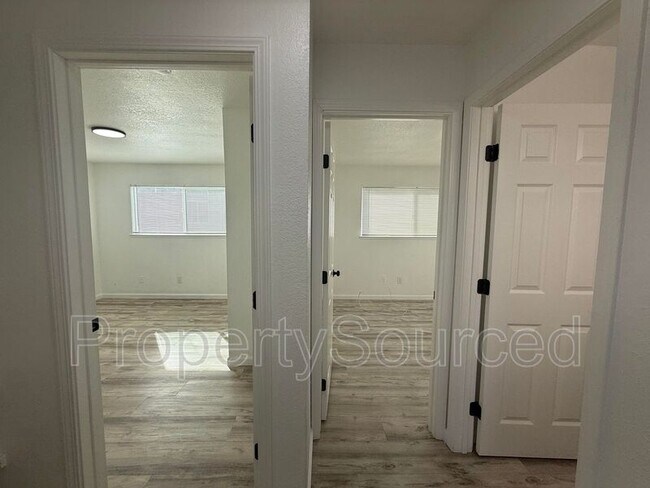 Building Photo - 911 E H St