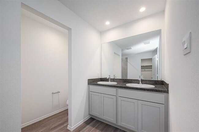 Building Photo - 5734 Avalon Woods Dr