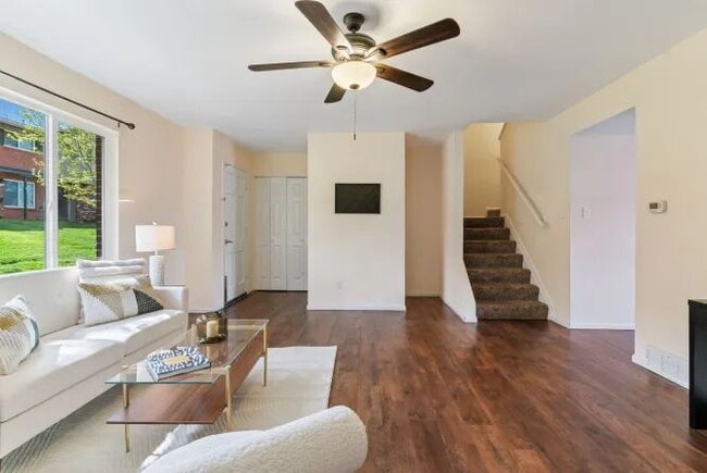 Building Photo - $2,550.00 - 4 Bedrooms, 2.5 Bathroom, Town...