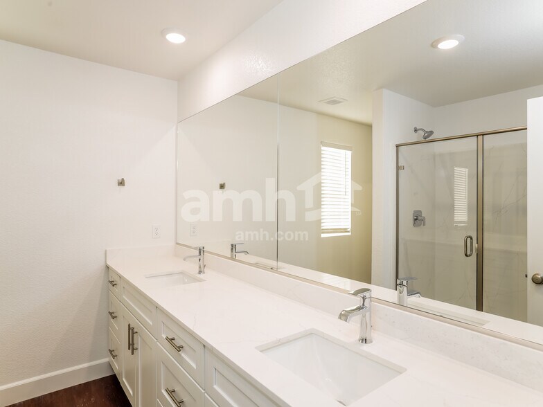 Building Photo - 1523 Inspiration Ln