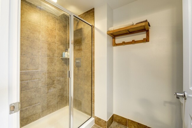 Building Photo - 2 bedroom 2 bath condo in Adams Morgan