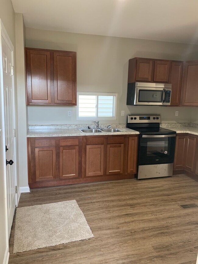 Building Photo - Check out this 2bdr, 1 bath home for rent!