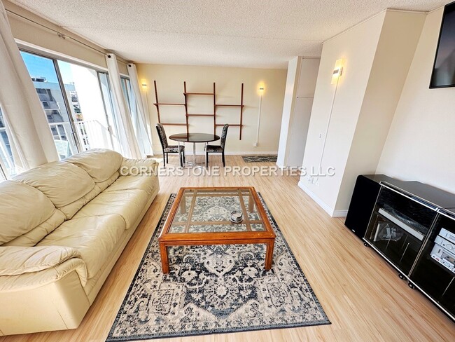 Building Photo - 710 Lunalilo St